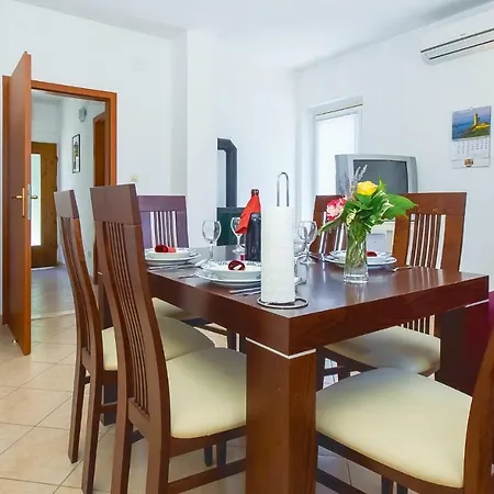Two-bedroom In * Pucisca